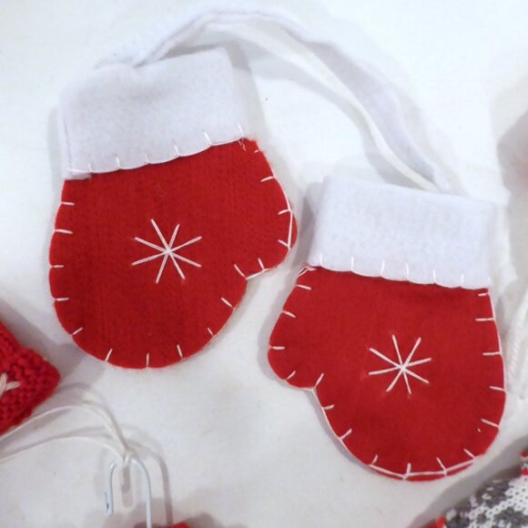 NEW 4” CHRISTMAS HOLIDAY KNIT SWEATER HATS ICE SKATES MITTENS ORNAMENT LOT OF 7 - Picture 4 of 9
